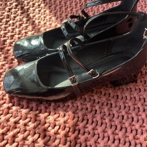 Elegant Black Patent Leather Heels with Strap